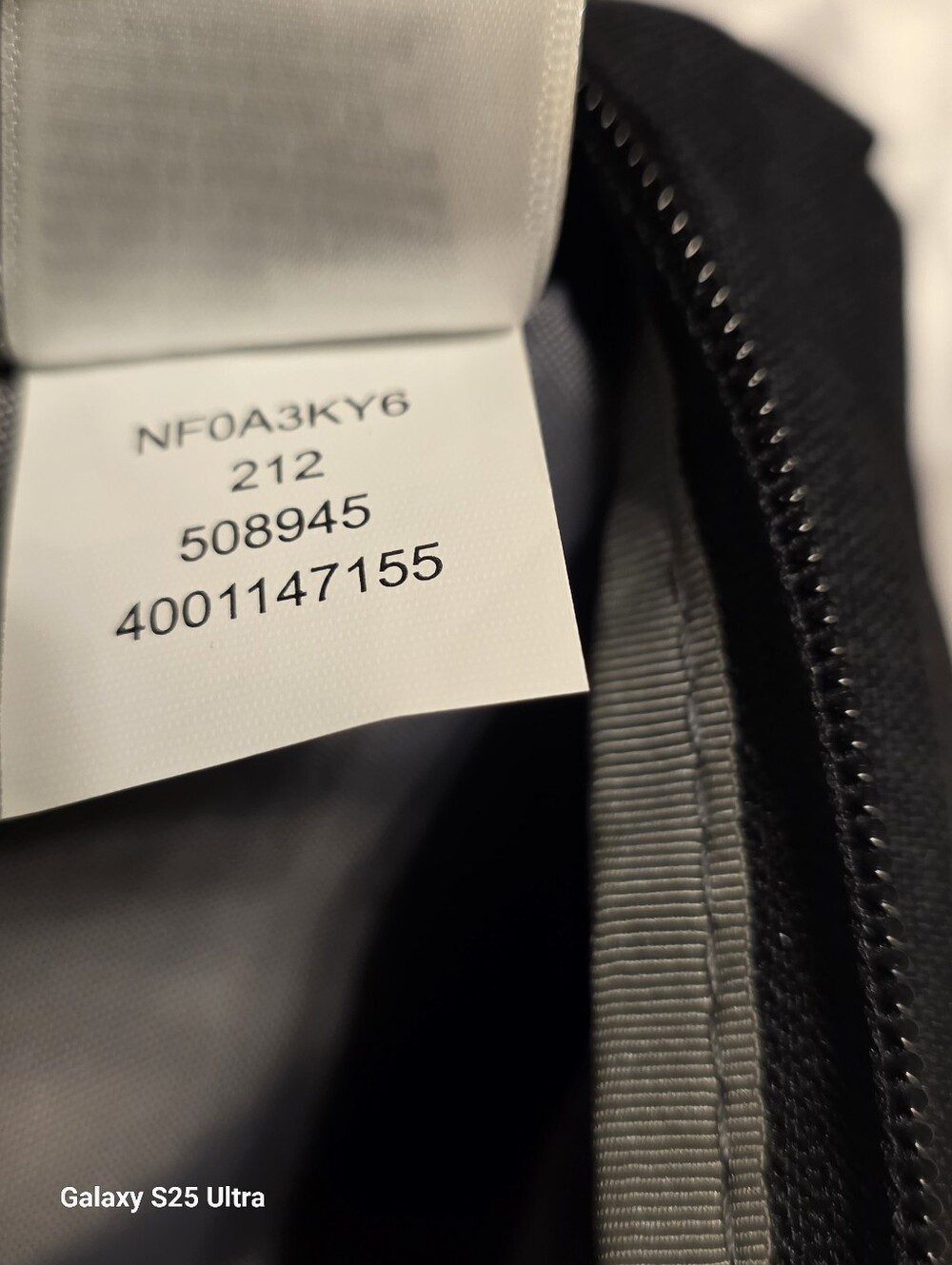 The North Face Vintage Inspired Berkeley Lumbar Pack in Classic Black. NWOT - Picture 11 of 12